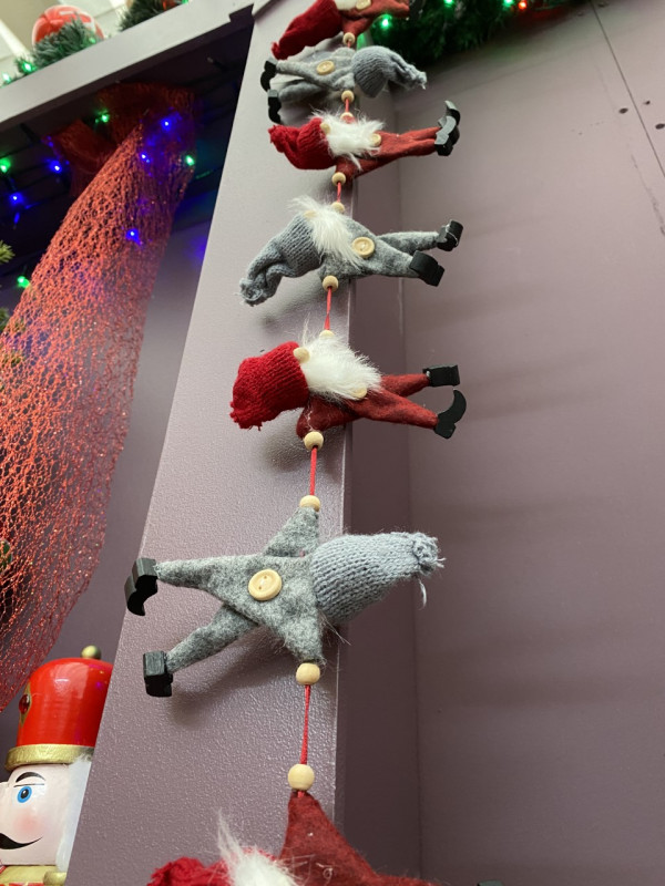 Christmas Elves ass. 110cm photo