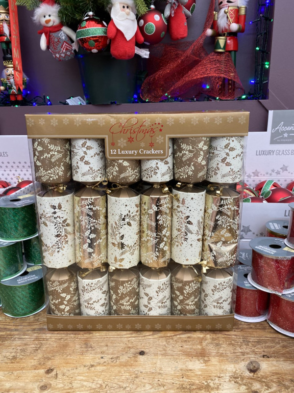 12 Luxury gold and white crackers photo