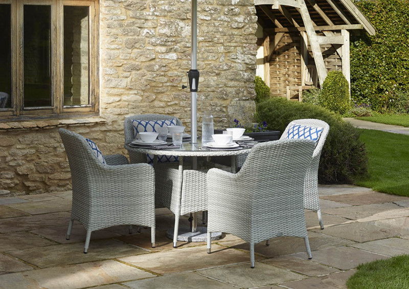 Bramblecrest Tetbury 110cm Round Table Set photo