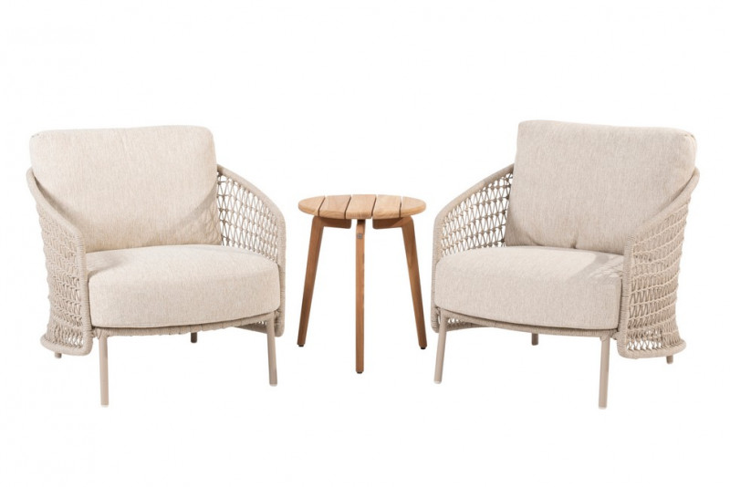 Puccini 2 Lounge Chairs & Zucca Natural Teak Side Table