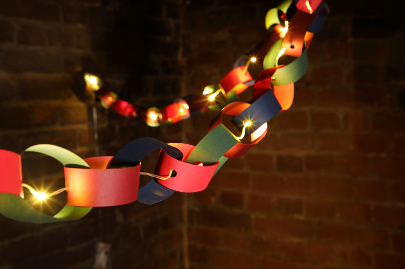 2.2M DIY PAPER CHAIN WITH 20 WARM WHITE LED FLEXI WIRE LIGHT photo