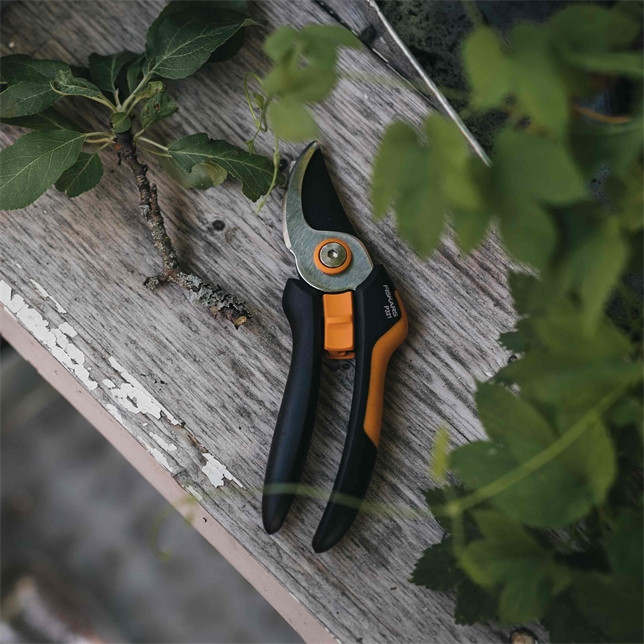 Solid™ Bypass Pruner M P321 photo