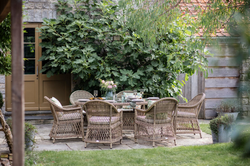 Rosemoor 175x120cm Elliptical Table with 6 chairs, Parasol & base photo